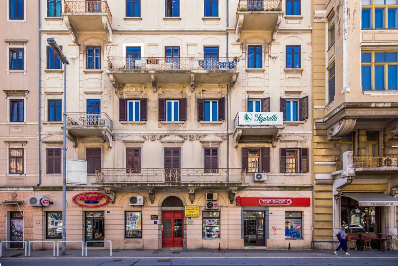 Apartments Black & White, Cherry & Blue Rijeka Extérieur photo
